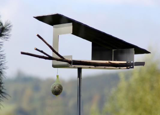 design bird feeding house VH-6 with slate roof