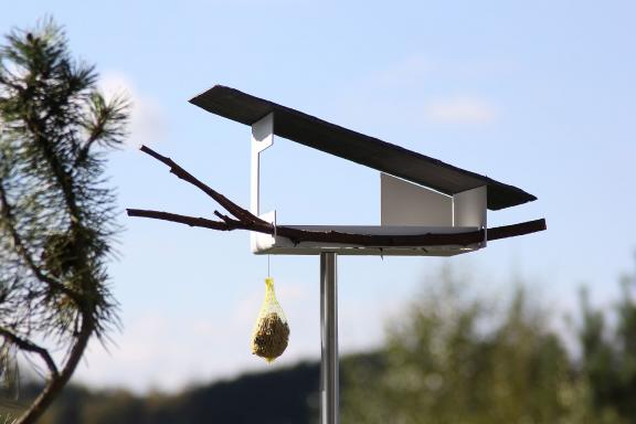 VH-6 design bird feeder with slate roof