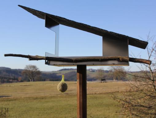 VH-6-Large bird feeder in modern architecture