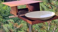 Vogelhaus-Vogeltränke-Cortenstahl-creme